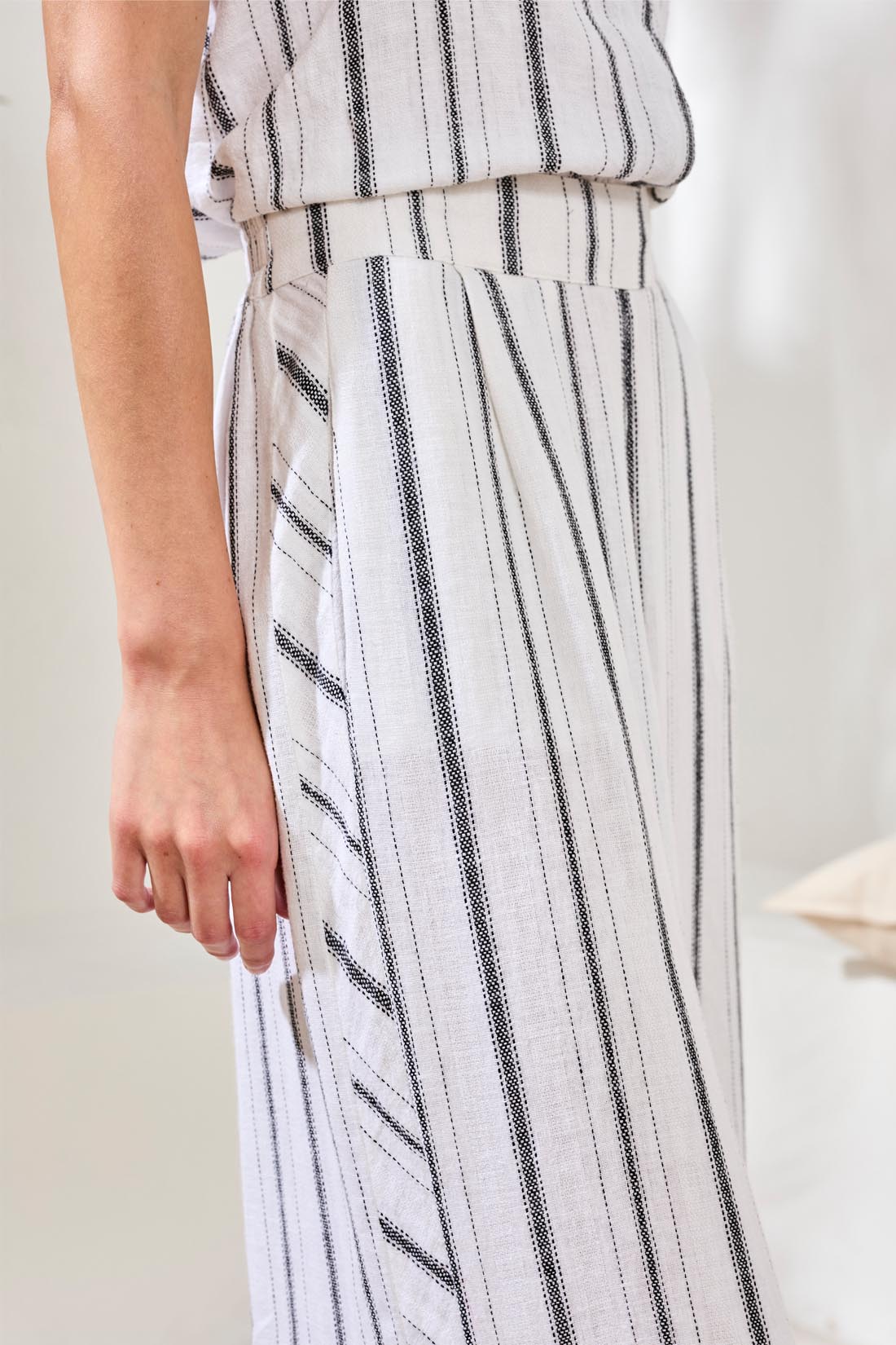 TRBL Crop Flow  Linen Blend Pant
